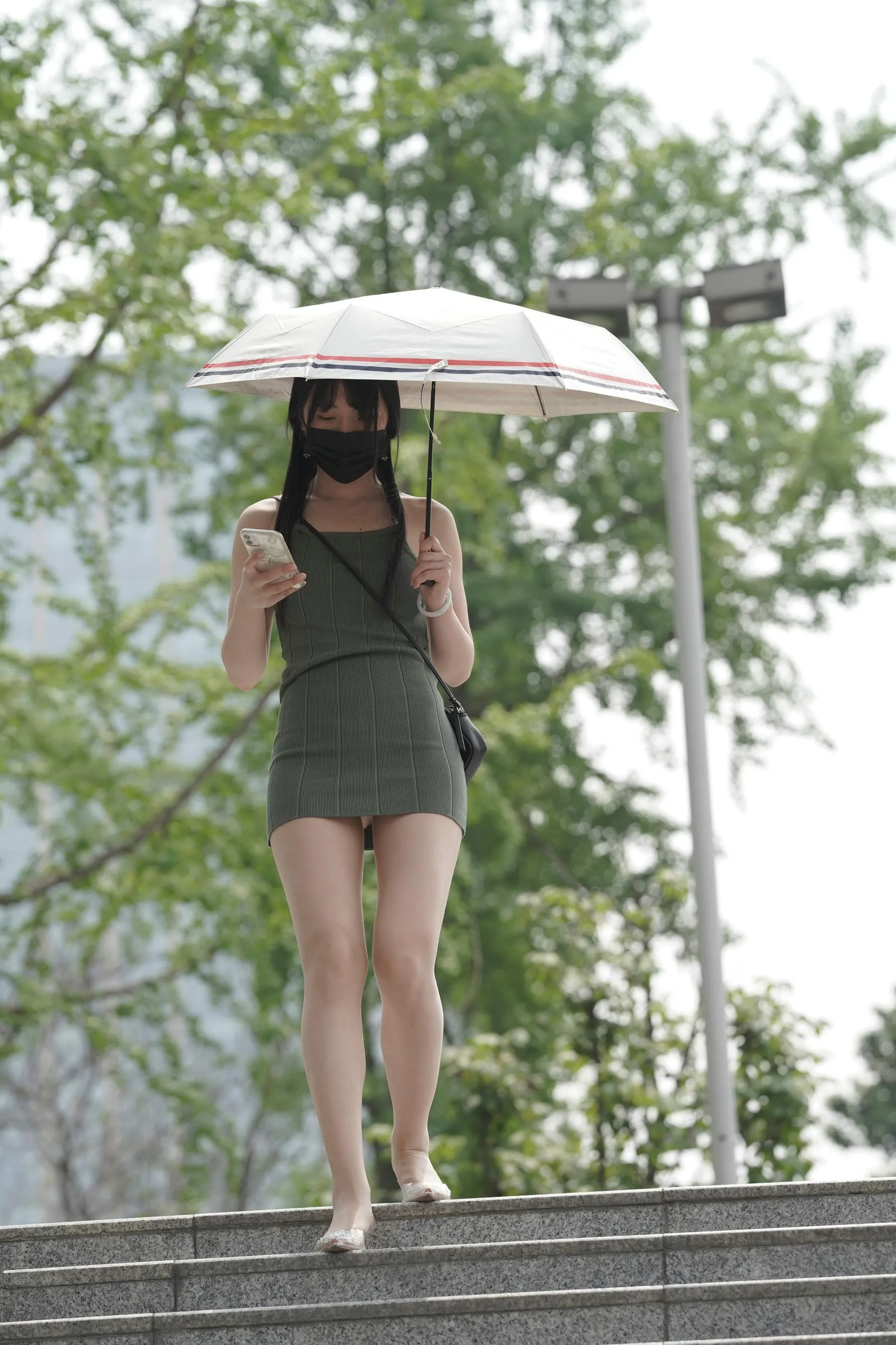 [魔镜街拍] NO.091 绿色包臀裙丝袜美女 [330P]插图3